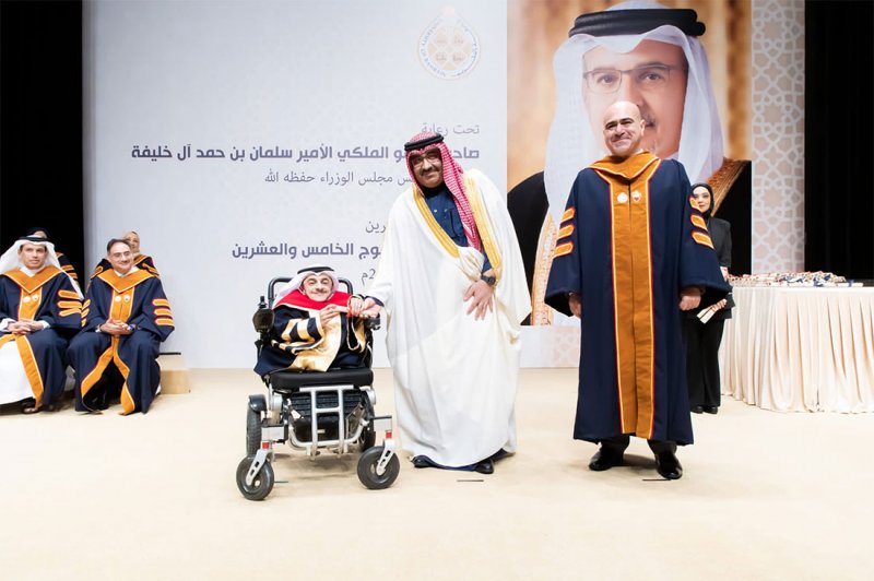 سمو ولي العهد رئيس مجلس الوزراء يرعى حفل تخريج الفوج الخامس والعشرين من طلبة جامعة البحرين