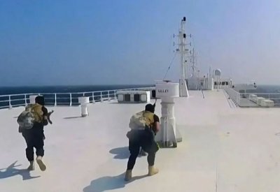 الحوثيون يمهلون الأميركيين والبريطانيين شهرا لمغادرة اليمن