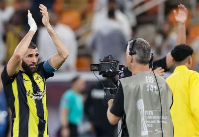 بنزيمة يطلب الرحيل "مؤقتا" عن اتحاد جدة