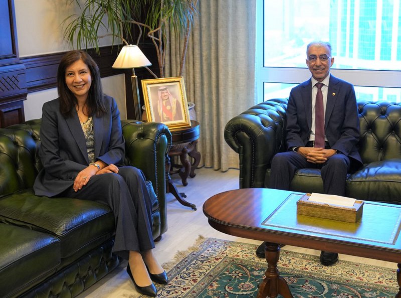 وزير الأشغال يستقبل سفيرة جمهورية مصر العربية لدى مملكة البحرين