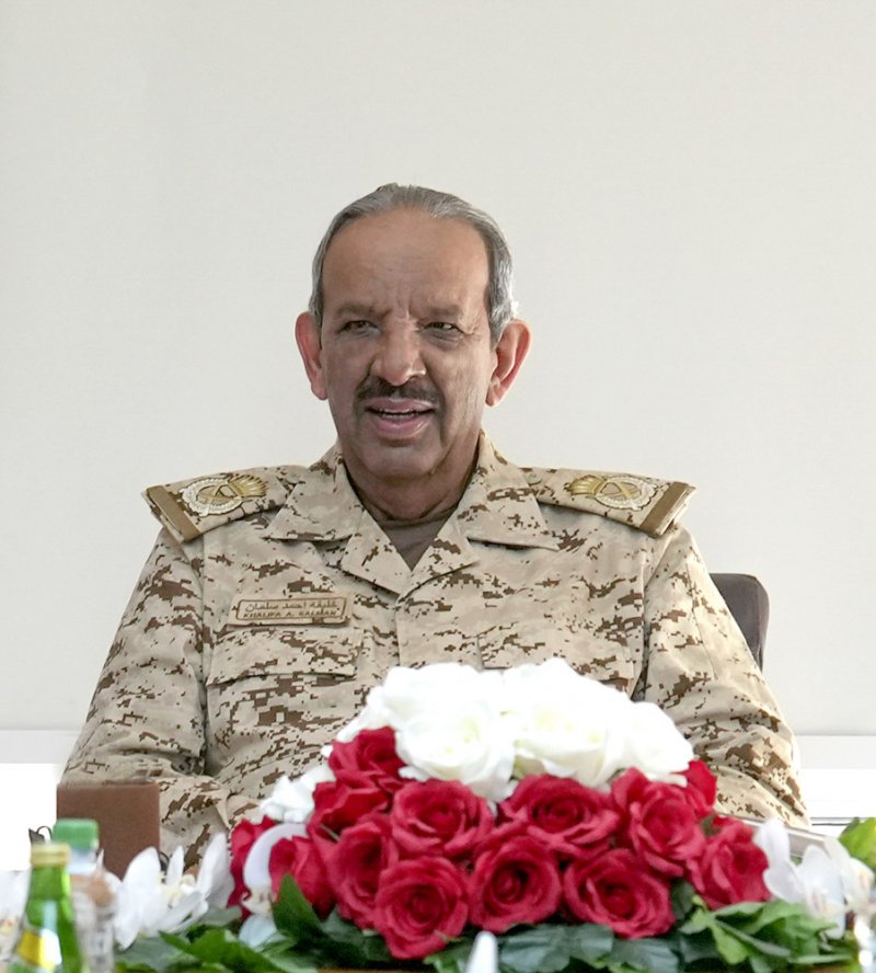 القائد العام لقوة دفاع البحرين يجتمع مع عدد من كبار ضباط قوة دفاع البحرين