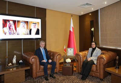 وزيرة شؤون الشباب تبحث التعاون الشبابي مع سفير المملكة المتحدة لدى مملكة البحرين