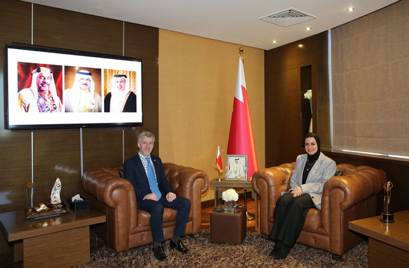 وزيرة شؤون الشباب تبحث التعاون الشبابي مع سفير المملكة المتحدة لدى مملكة البحرين