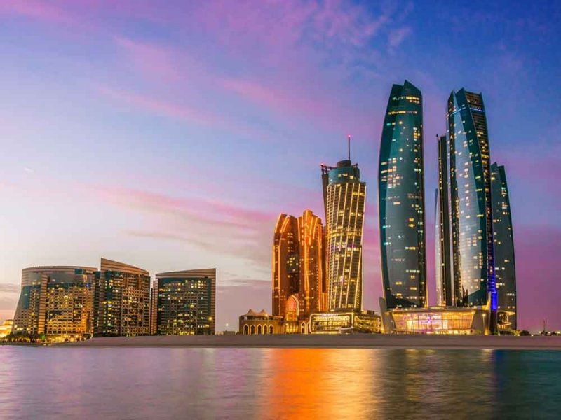 دول الخليج تنمو اقتصادياً وسط منطقة مضطربة