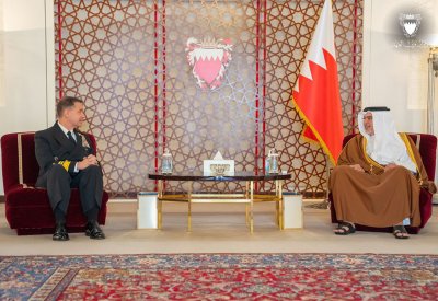 مواصلة البناء على ما تحقق من شراكة استراتيجية متميزة بين البحرين وأميركا في شتى المجالات خاصة العسكرية والدفاعية منها