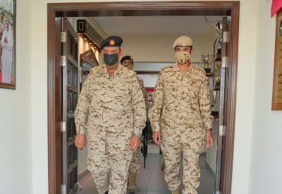 القائد العام لقوة دفاع البحرين يتفقد إحدى وحدات قوة دفاع البحرين