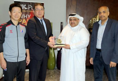 رئيس اتحاد اليد يزور بعثة المنتخب الياباني