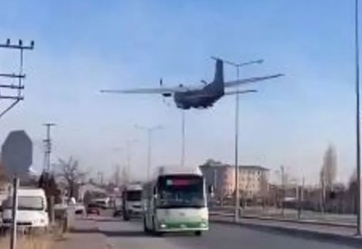 خلل فني يجبر طائرة عسكرية عملاقة على الهبوط في تركيا