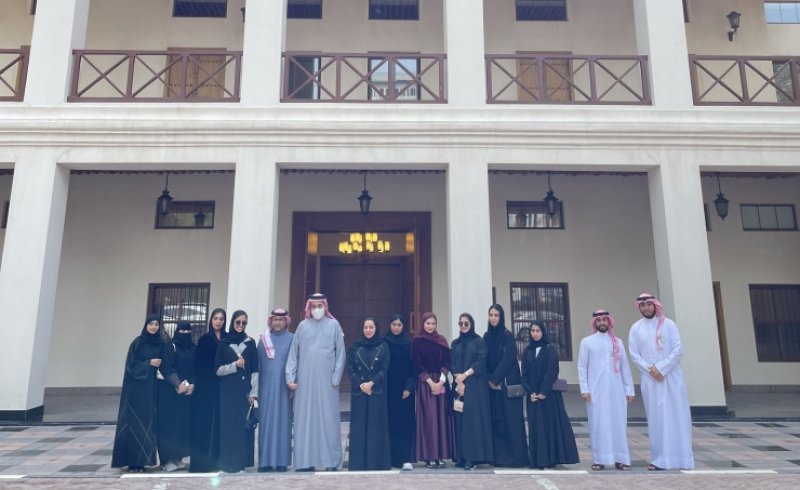 طلبة التدريب بالقضاء العسكري بقوة الدفاع يزورون المحكمة الدستورية