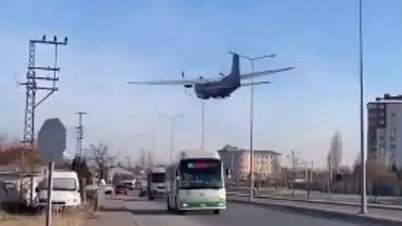 خلل فني يجبر طائرة عسكرية عملاقة على الهبوط في تركيا