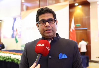 السفير الهندي للشباب البحريني: ضعوا أيديكم بأيدي شبابنا