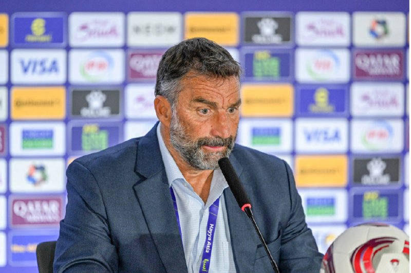 المدرب بيتزي: المنتخب البحريني لعب بعقلية الانتصار
