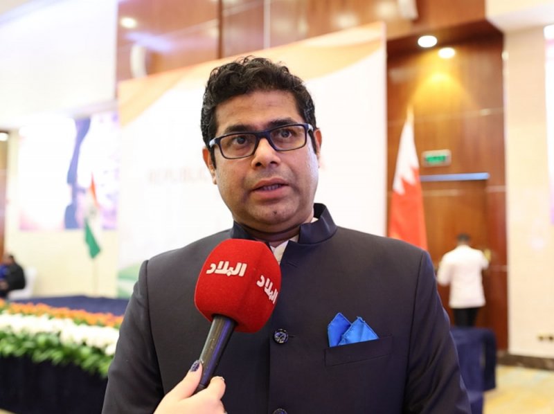 السفير الهندي للشباب البحريني: ضعوا أيديكم بأيدي شبابنا