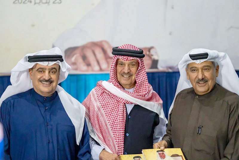 خليفة بن عبدالله يدشن كتاب “باب الحكمة”