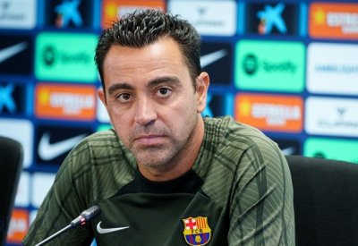 تشافي يعلن رحيله عن تدريب برشلونة بنهاية الموسم