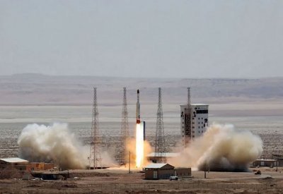 للمرة الأولى بنجاح.. إيران تطلق 3 أقمار اصطناعية