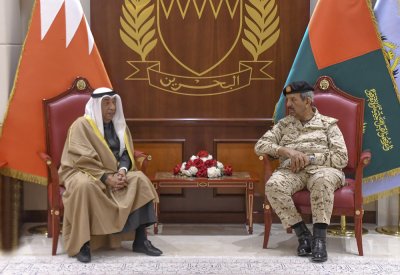القائد العام لقوة دفاع البحرين يستقبل رئيس غرفة تجارة وصناعة البحرين
