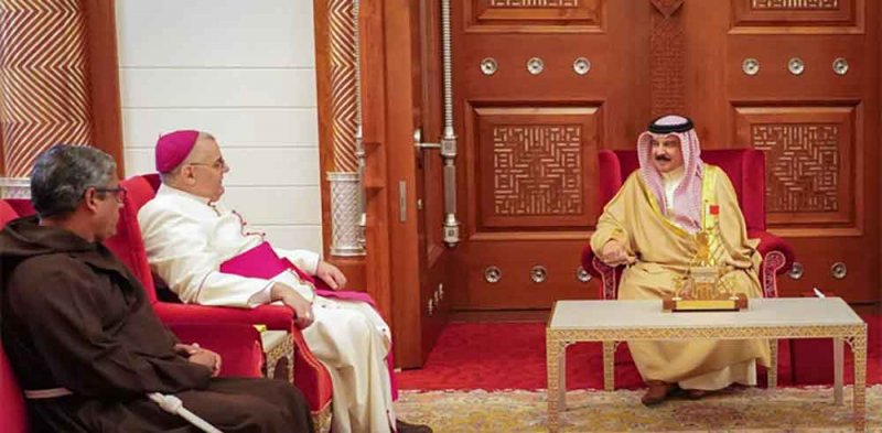 جلالة الملك المعظم يستقبل المطران ألدو براردي النائب الرسولي لشمال شبه الجزيرة العربية