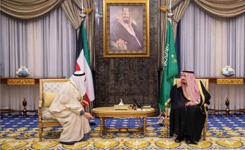 خادم الحرمين الشريفين يستعرض مع أمير دولة الكويت العلاقات الثنائية بين البلدين