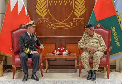 القائد العام لقوة دفاع البحرين يستقبل قائد القوات البحرية بالقيادة المركزية الأمريكية قائد الأسطول الخامس