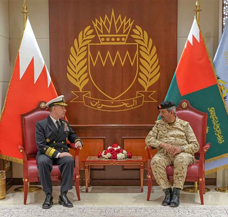 القائد العام لقوة دفاع البحرين يستقبل قائد القوات البحرية بالقيادة المركزية الأمريكية قائد الأسطول الخامس
