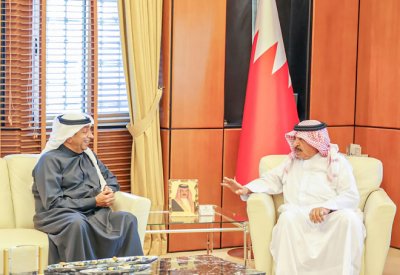 وزير الديوان الملكي يستقبل رئيس غرفة تجارة وصناعة البحرين