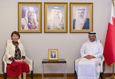 وزير الإعلام يستقبل سفيرة اليابان لدى مملكة البحرين