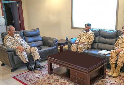 القائد العام لقوة دفاع البحرين يتفقد إحدى وحدات قوة دفاع البحرين