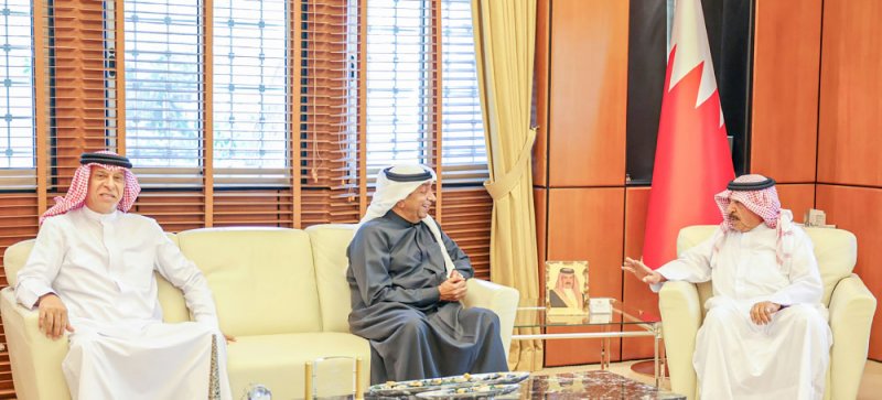 وزير الديوان الملكي يستقبل رئيس غرفة تجارة وصناعة البحرين