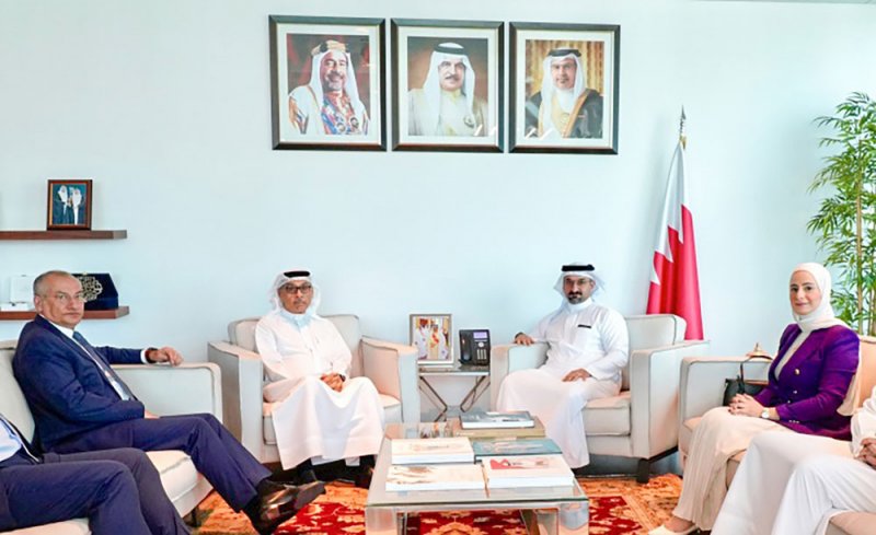 وزير "الصناعة" يبحث مع "أوال الخليج للصناعات" خطط الشركة لإعادة التنظيم