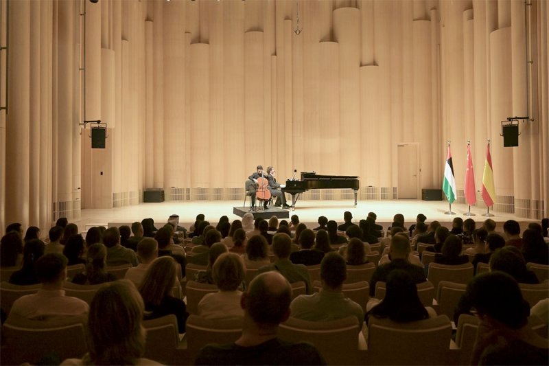 مهرجان أبوظبي يستضيف بابلو فيرانديز و لويس ديل فالي