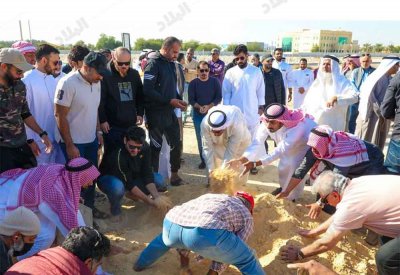 بالصور: فنانو البحرين يلقون النظرة الأخيرة على السعداوي