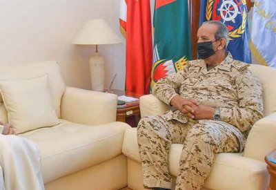 صاحب المعالي القائد العام لقوة دفاع البحرين يستقبل محافظ محافظة المحرق‎