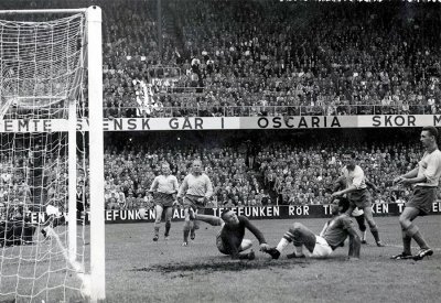 وفاة "آخر لاعب حي" في نهائي مونديال 1958