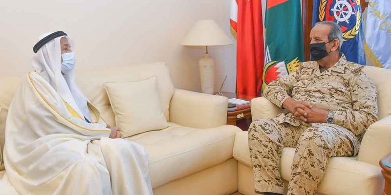 صاحب المعالي القائد العام لقوة دفاع البحرين يستقبل محافظ محافظة المحرق‎