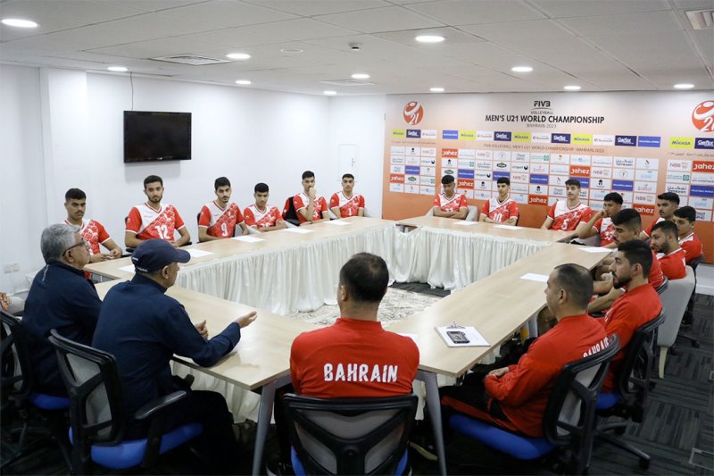 الحلواجي يلتقي منتخب شباب الطائرة ويطلع على تحضيراتهم للإستحقاقات القادمة