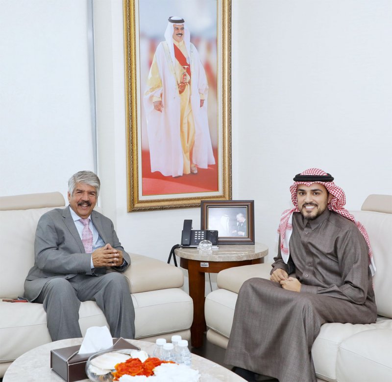 الشيخ علي بن خليفة آل خليفة يلتقي الدكتور مصطفى السيد ويشيد بالجهود الطيبة التي بذلها في المؤسسة الملكية للأعمال الإنسانية