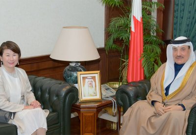 وزير العمل يلتقي سفيرة اليابان لدى مملكة البحرين