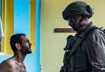 جيش إسرائيل يعلق على صورة "الجندي والمحتجز" ويكشف مصيرهما