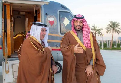 بالفيديو والصور.. سمو ولي العهد رئيس الوزراء يصل العاصمة الرياض وولي العهد السعودي في مقدمة مستقبليه