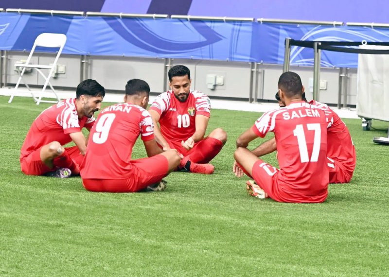 بعد “المنسف”.. “النشامى” يتناولون القهوة