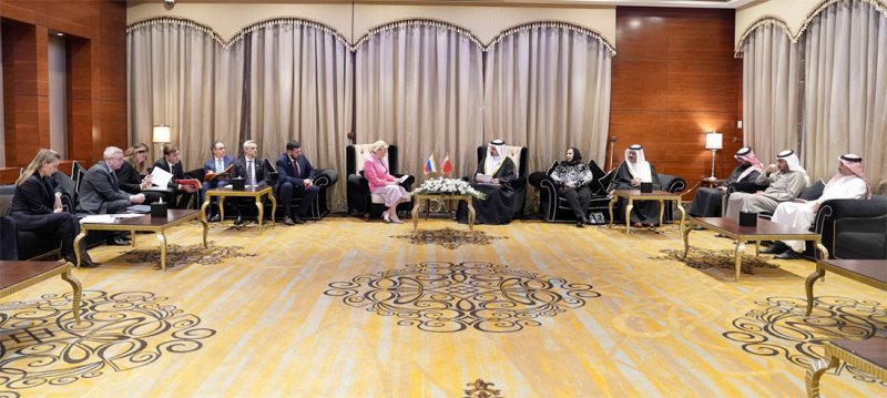 وزير الصناعة والتجارة يجتمع بمعالي وزيرة الثقافة في جمهورية روسيا الاتحادية