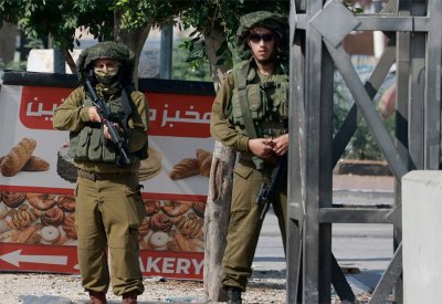 مقتل 15 فلسطينيا وإصابة نحو 20 في الضفة وغزة