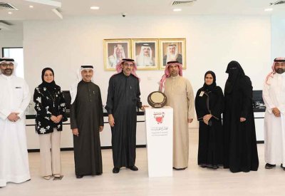 المجلس الأعلى للبيئة يتسلم الدرع الذهبي بمناسبة حصول مركز التراخيص البيئية على تصنيف الفئة الذهبية في برنامج "تقييم 4"  