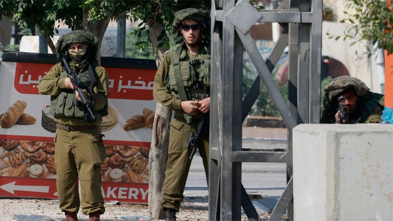 مقتل 15 فلسطينيا وإصابة نحو 20 في الضفة وغزة