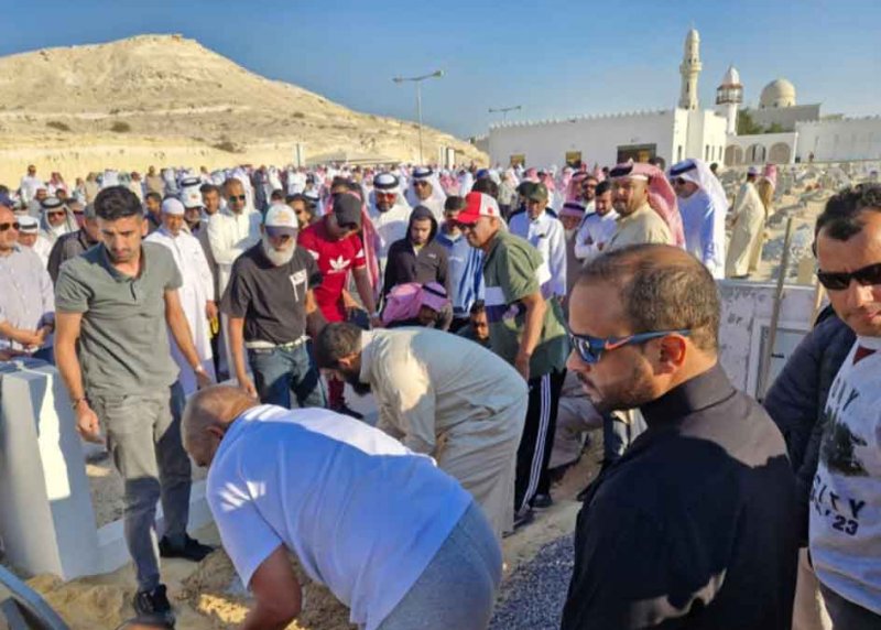 بالصور: تشييع جثمان الفنان خالد الذوادي 