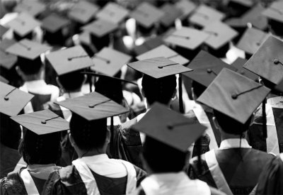 الحكومة: القنوات مفتوحة مع الدول لتسجيل طلبتهم بالجامعات البحرينية