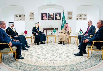 الإمارات تدعو إلى تكثيف الجهود لمنع اتساع الصراع بالمنطقة