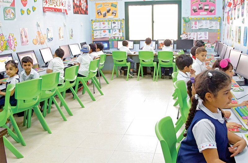 الحكومة: برامج متعددة لتحسين رواتب عاملات المقصف ورياض الأطفال والحراس