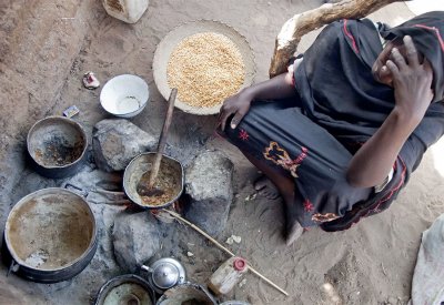 شبح الجوع يحاصر ملايين السودانيين..هل يتكرر سيناريو "سنة 6"؟